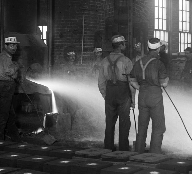 1897 Moulders_LC-D4-42785-1000×562