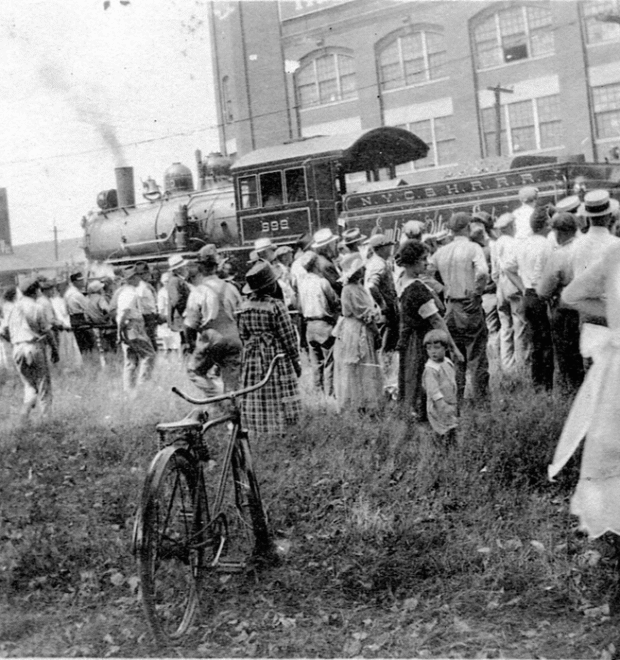 DeWitt_Clinton_visit_crowd_2-transformed