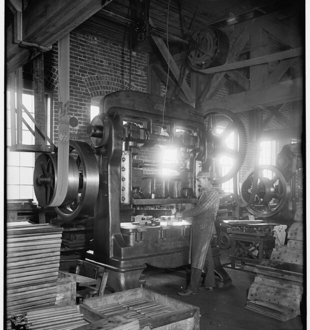 double togglle drawing press